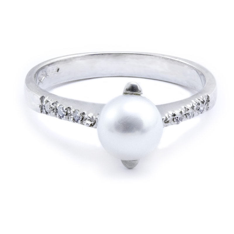 anello con perla bianca