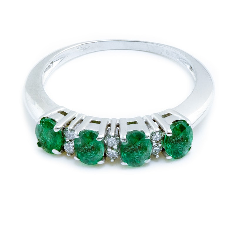anello con smeraldi e diamanti